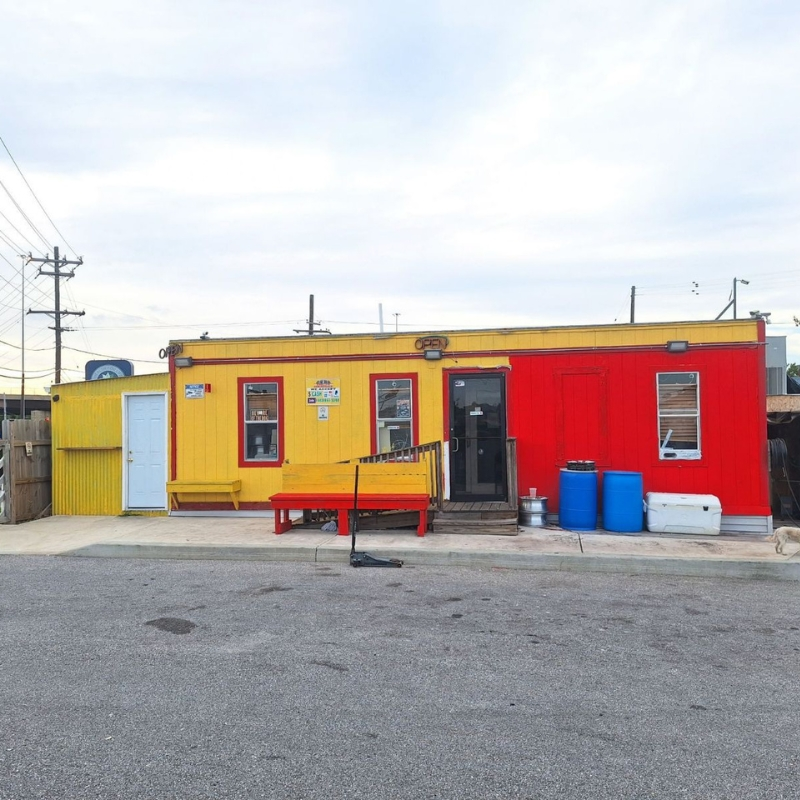Front view of the North Point Blvd shop with bench seating